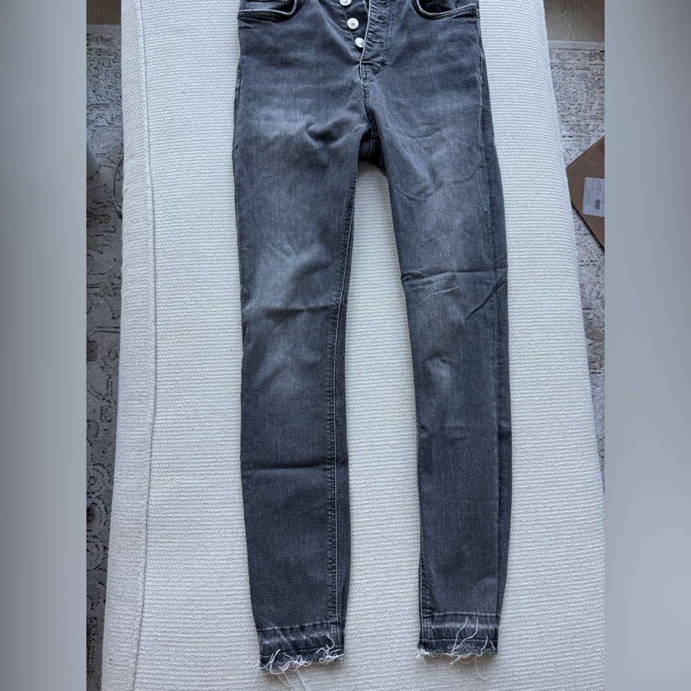 Zara Woman Gray Denim Jeans - Distressed & High Rise